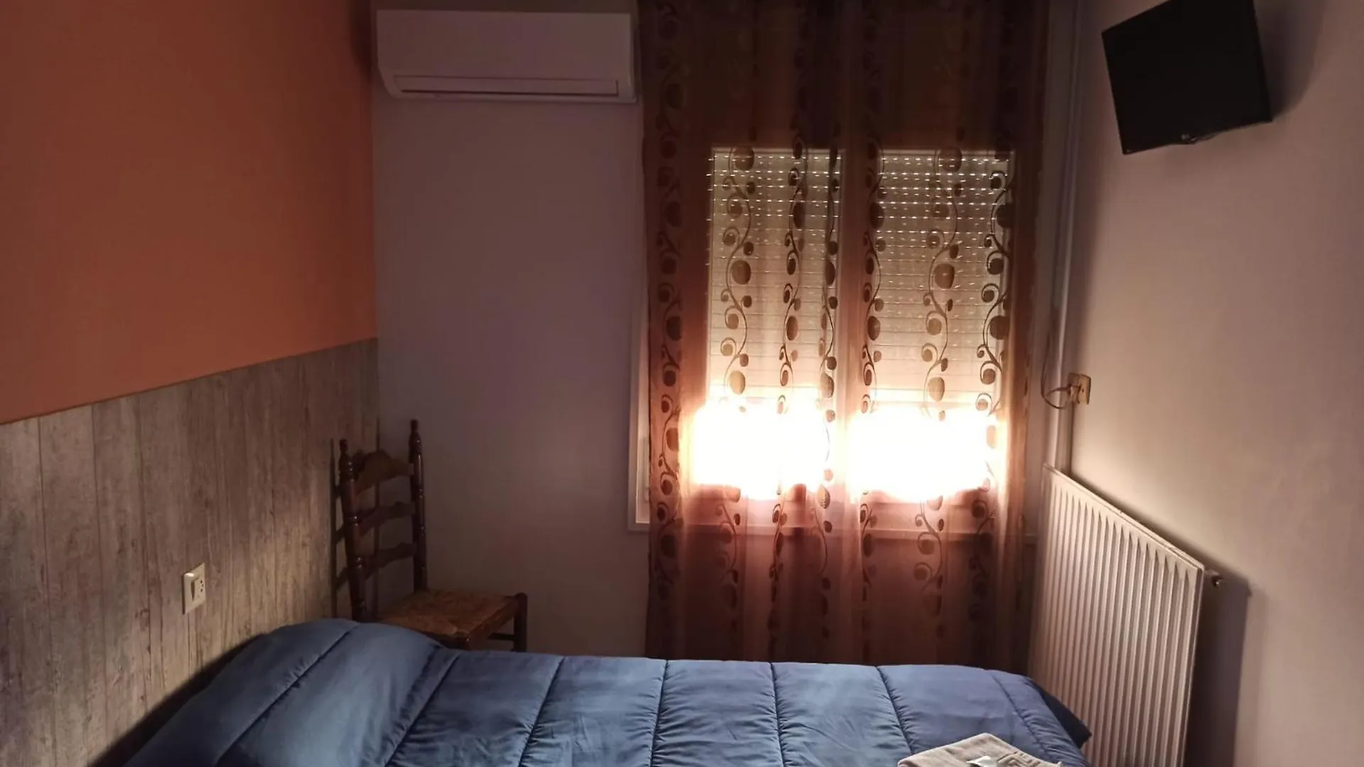 Guest house Hostal Galicia Figueres
